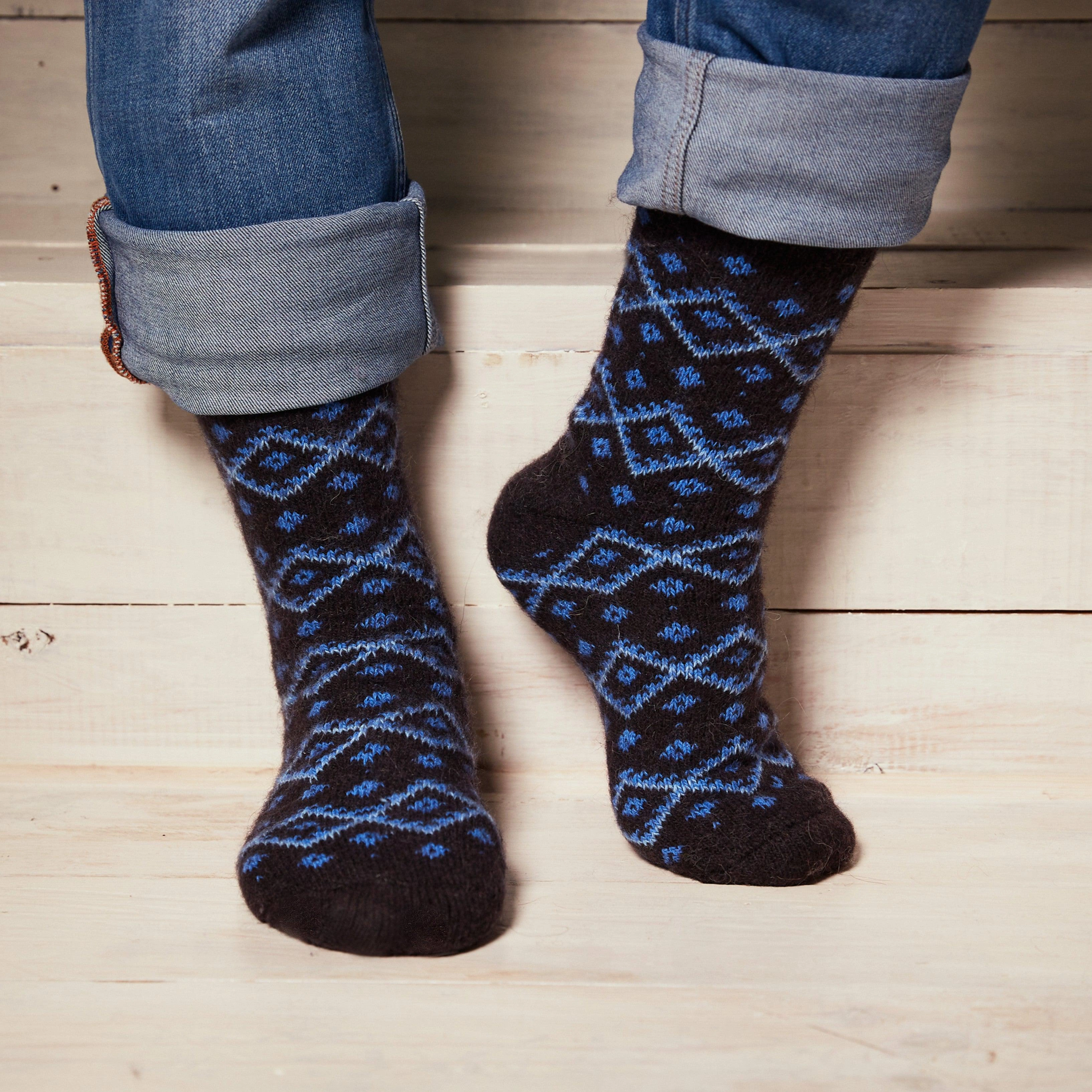 Premium Merino Wool Crew Socks – Men’s Black: Comfort Redefined.